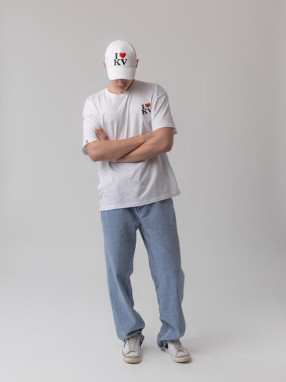 Bílá kšiltovka „I ❤️ KV“ | Značkový merch Karlovy Vary